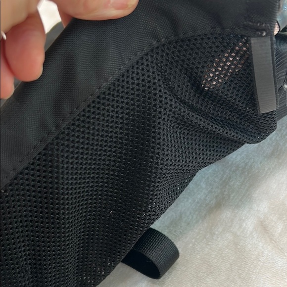 The North Face Vault Black Backpack - Picture 7 of 10